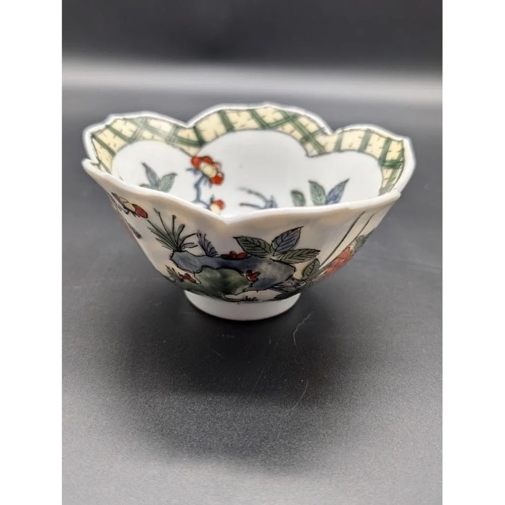 Japanese Porcelain Hand Painted‎ Lotus Rim Bowl 4.5